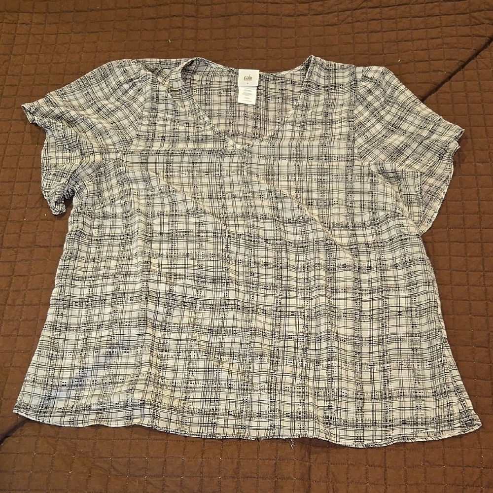 Gray and White Boxy Short Sleeve Blouse